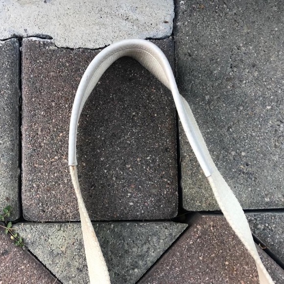 White Leather and Gold Hardware Shoulder Purse - Picture 4 of 13